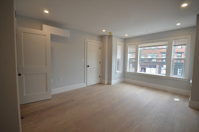 Building Photo - 435 Market St Rental
