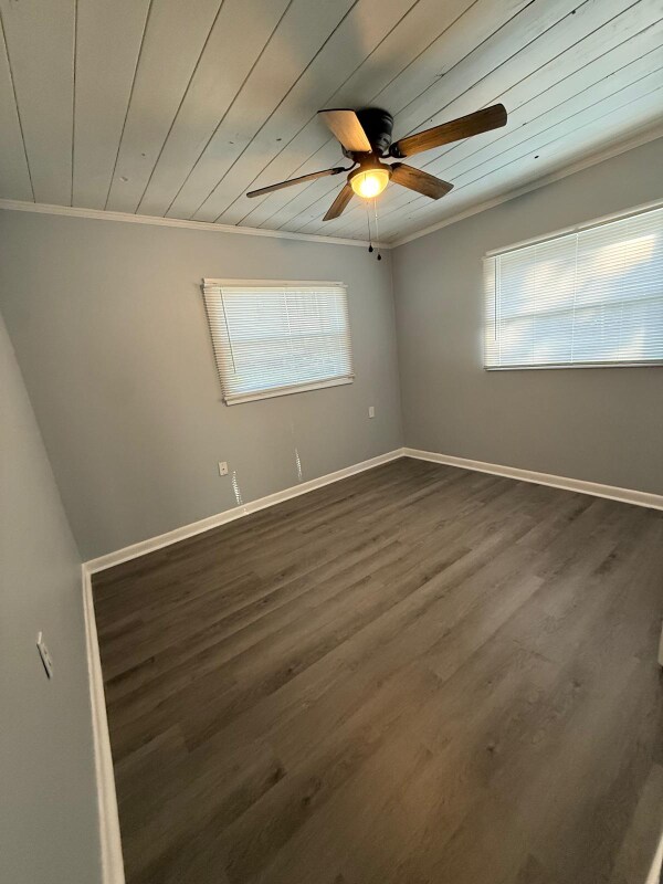 Photo - 320 E Oak St