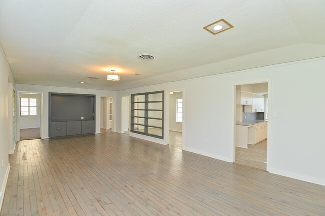 Building Photo - 3742 Charleston St