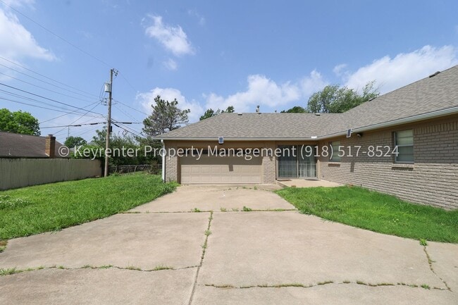 Photo - LARGE | 3 Bed | 2 Bath | Midtown Tulsa