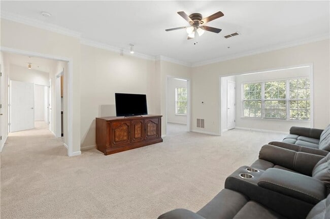 Building Photo - 3300 Dogwood Dr