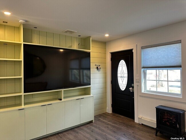 Photo - 862 Meade Ave