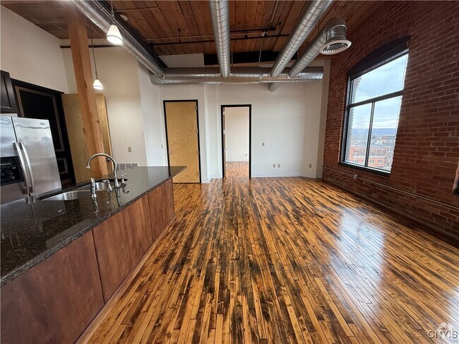 Building Photo - 421 Broad St Rental