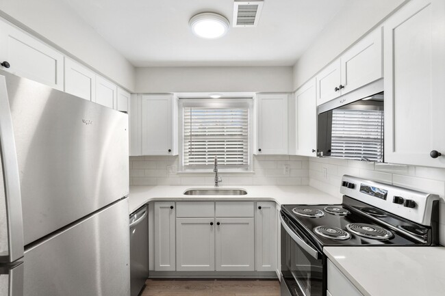 Building Photo - 173 S Eagle Creek Dr Unit 173 s. Eagle Creek Rental