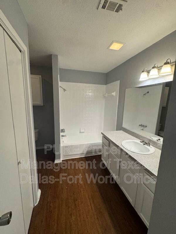 Photo - 810/203 Castleglen Drive