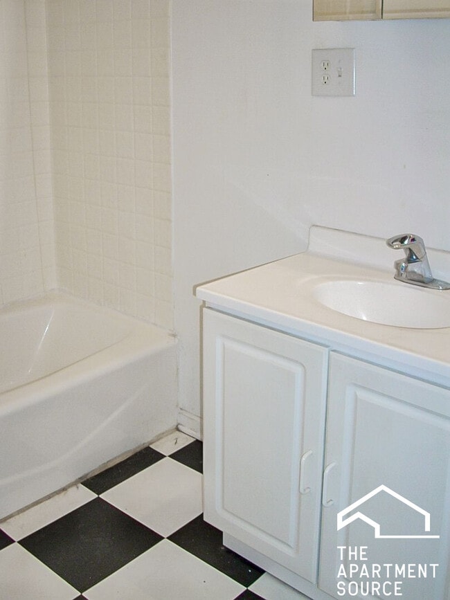 5102 N Winchester Ave Unit 3C