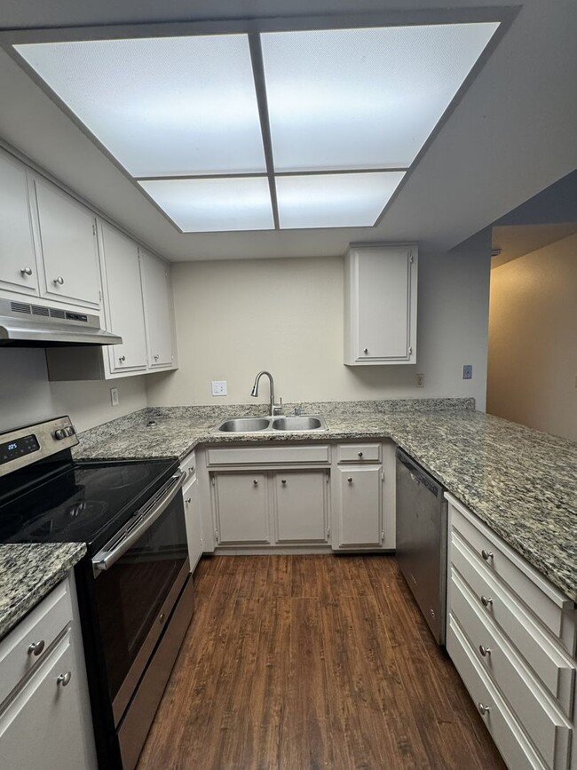 Photo - UPDATED 3 BEDROOM DUPLEX IN SACRAMENTO!