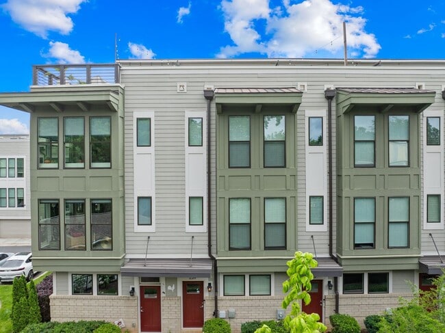 Building Photo - Beautiful Townhome in the Heart of Wesley Heights