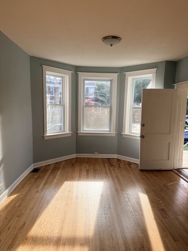 Living Room - 1903 S 49th Ave Unit 1st Floor
