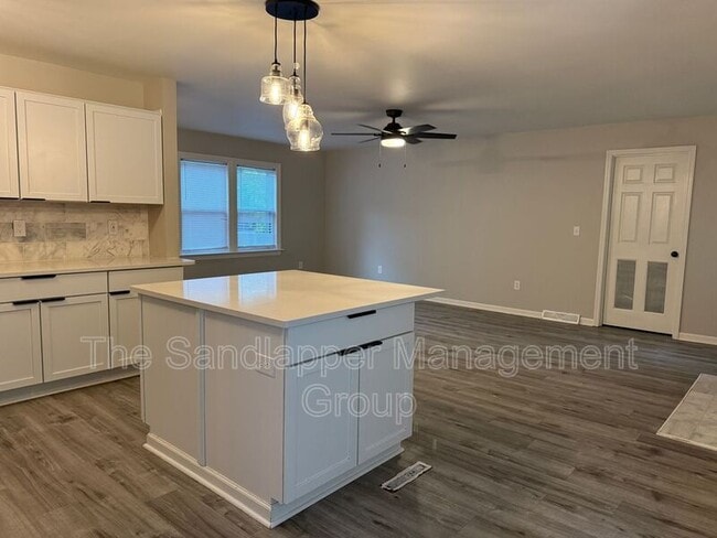 Photo - 125 Sawmill Dr