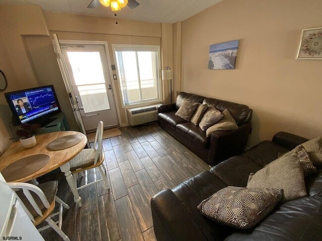 Photo - 5300 Boardwalk Unit 220