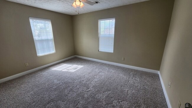 Photo - 2702 N Railroad St