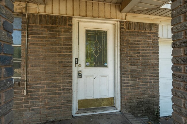 Photo - 604 E 1st St