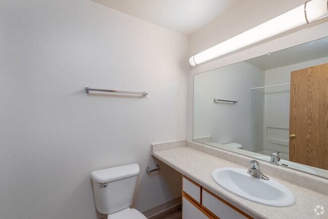 2BR, 1BA - 940SF