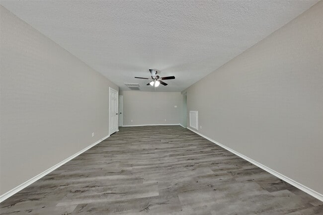 Photo - 22003 Avonglen Ln