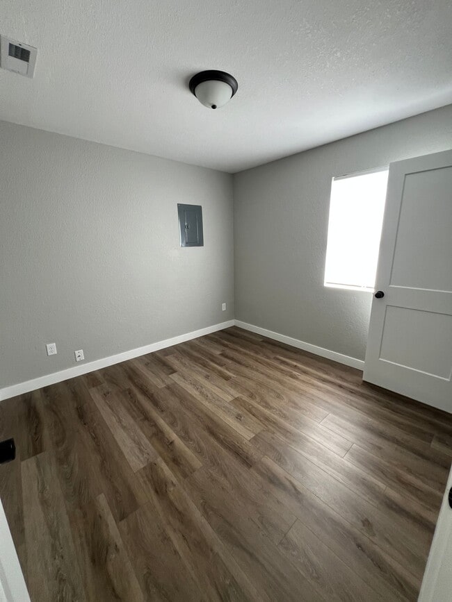 1062 Mace Rd
