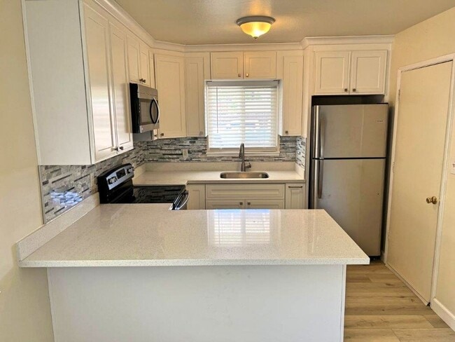 Photo - Remodeled 2 Bedroom Duplex w/ 1 Car Garage *Star Rentals