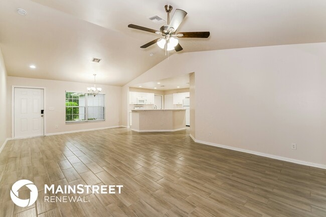 Photo - 1057 Lilac St E