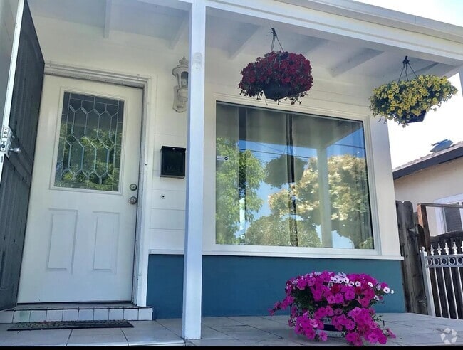 Building Photo - 415 Wisteria Dr Rental