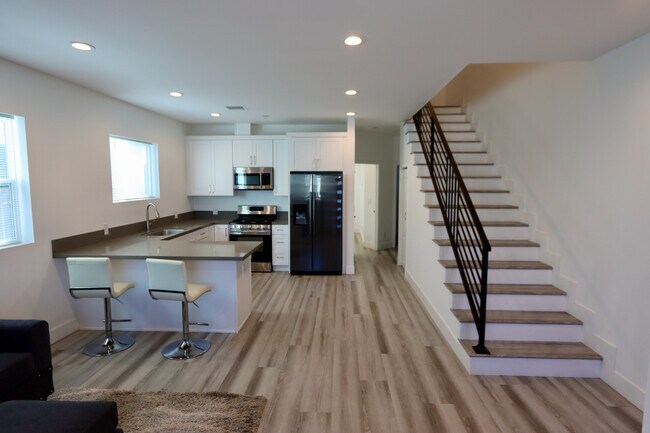 Photo - 1186 W 38th St