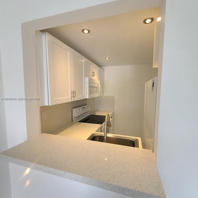 2500 SW 6th St Unit 303