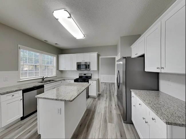 Photo - 3050 Donamire Ave NW