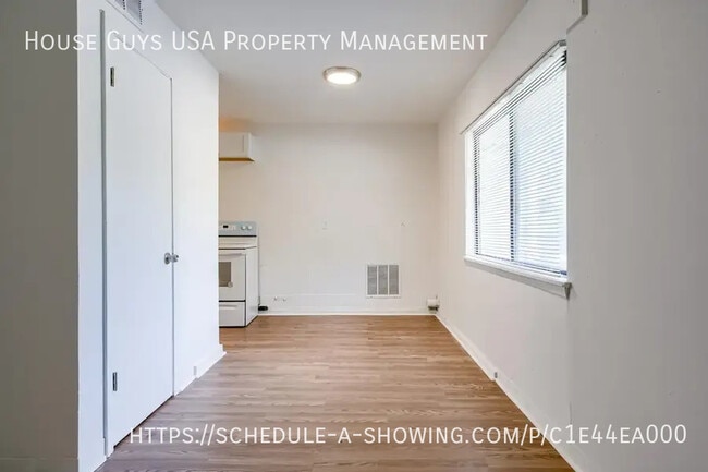 Photo - 15216 Bellaire Ave Unidad C