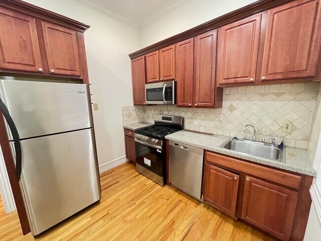 Photo - 145 Grand St