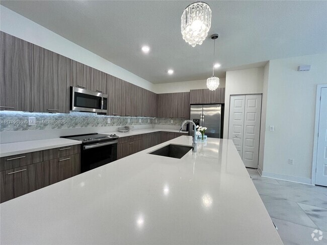 Building Photo - 4745 NW 83rd Pky Rental