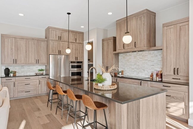 Building Photo - New Charming Berthoud Home with Modern Com...