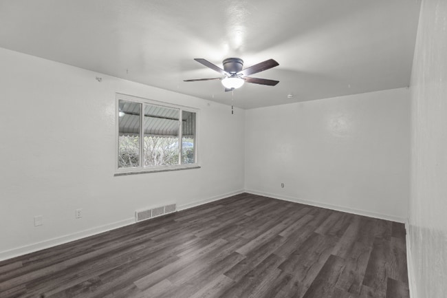 Photo - 851 Florence Ave Unidad Florence