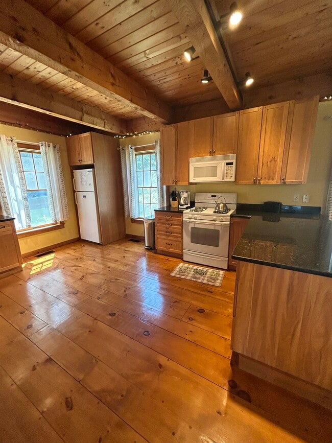 1595 Healdville Rd