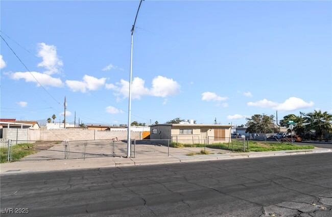 Building Photo - 1604 Ardmore St