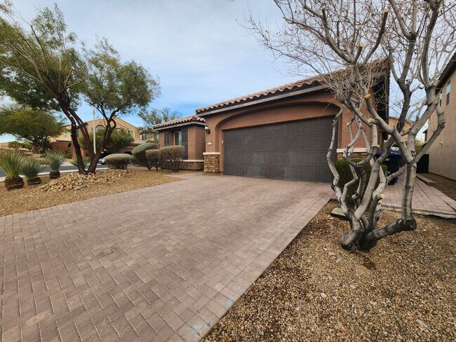 Photo - Lovely Single Story Home in Mountains Edge