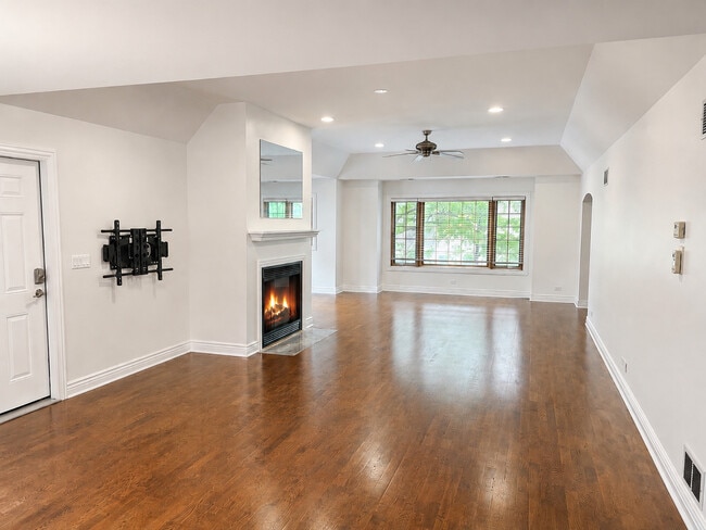 Photo - 1759 Dewes St