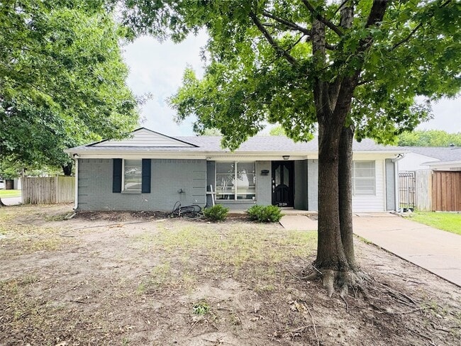 Building Photo - 2129 Diane Dr