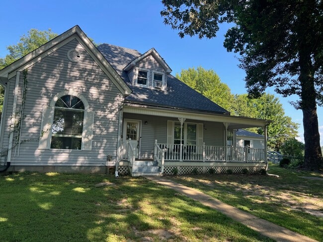 Building Photo - Main House