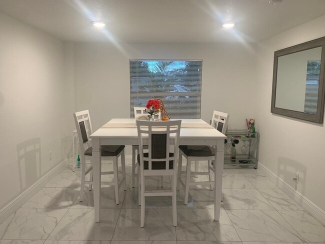 Dining Area - 1701 W Cluster Ave