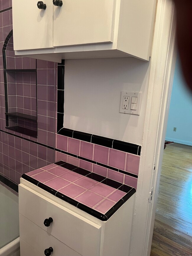 Photo - 8361 Blackburn Ave Unidad 1