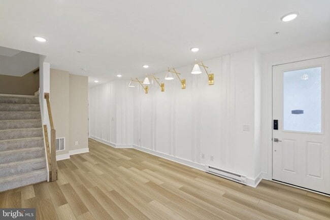 Building Photo - 20799 Lamlash Ter