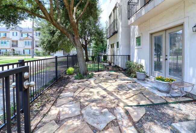 Photo - 904 Patterson St