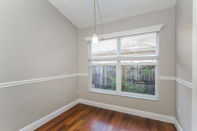 Photo - 2161 Fennell St