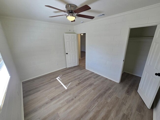 Photo - 782 Terminal Ct