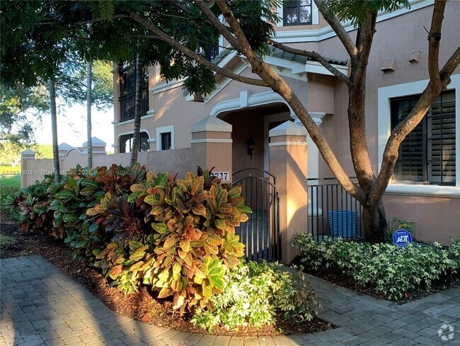 Building Photo - 2727 Center Court Dr Rental