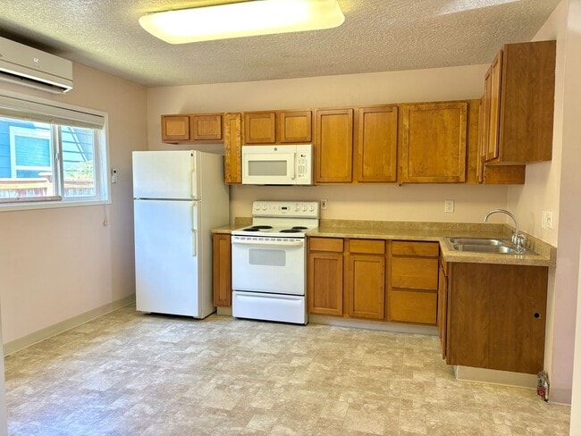 Photo - 8640 Northeast Pacific Street Unit B