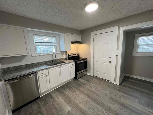 Photo - 924 Bloomfield Ave