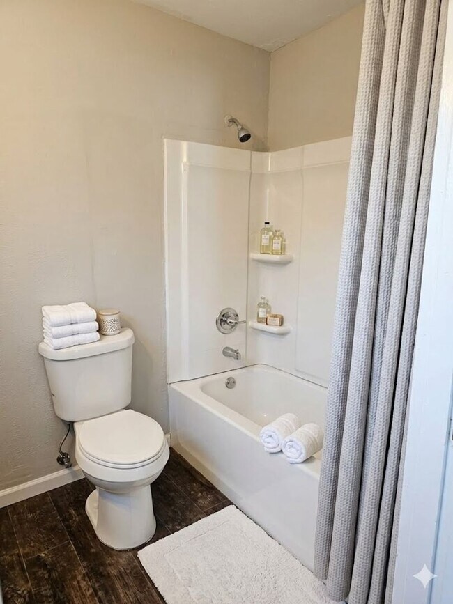 Photo - 1806 Camelot Dr