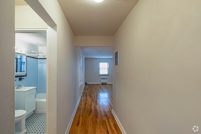 0 habitaciones, 1 baño - 350 pies cuadrados - Entrada - King Alfred Apartments