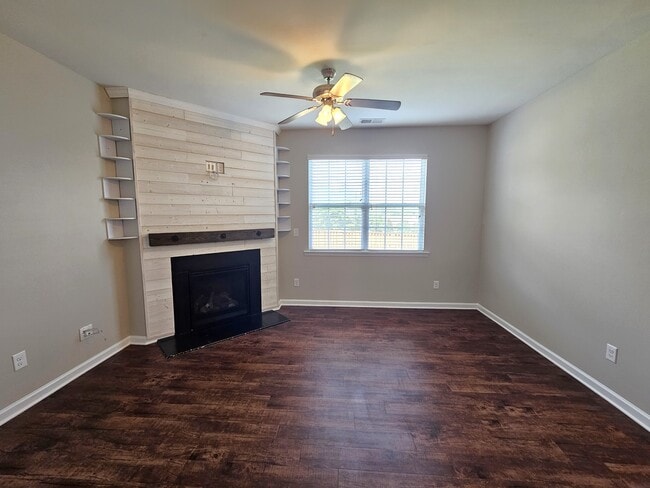 Photo - 310 Cabot Hill Ln