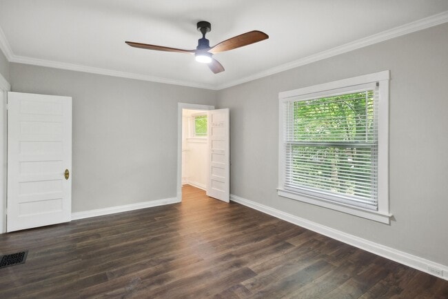 Photo - 2078 Linden Ave